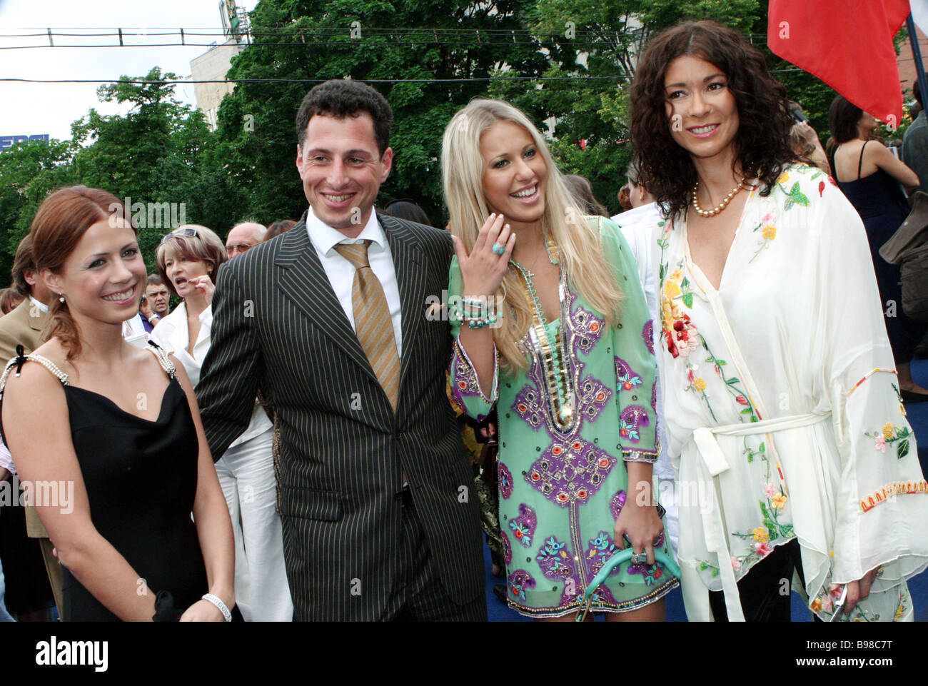 Sankt-Peterburg, Shusharidagi fohishalar Semiz ayol porno videoni yalashga majbur