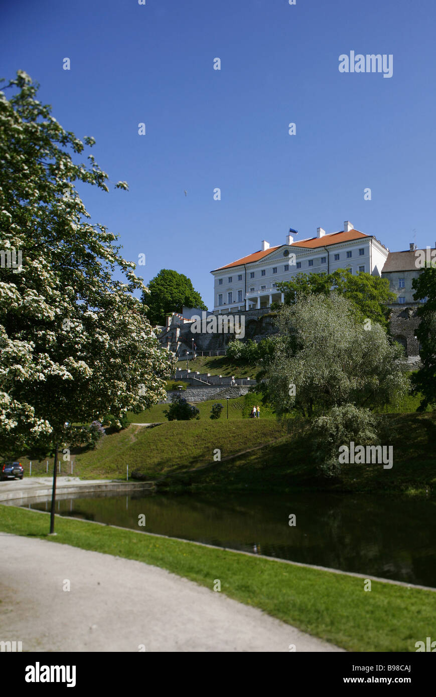 SNELLI POND & STENBOCK HOUSE TALLINN ESTONIA TOOMPARK TALLINN ESTONIA 08 June 2007 Stock Photo