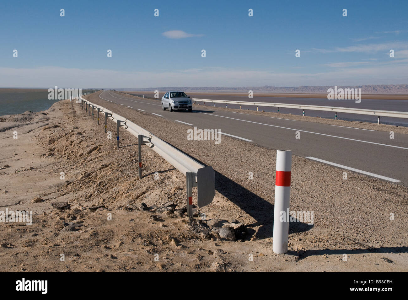 Two Tunisian southern towns, Douz and Tozeur, are joined by a tarred road built across a great sale lake, Chott el Jerid Stock Photo