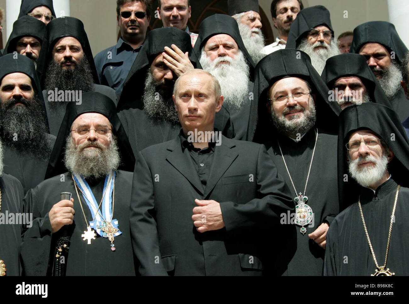 Почему россия православная. Афон монахи. Толпа священников.