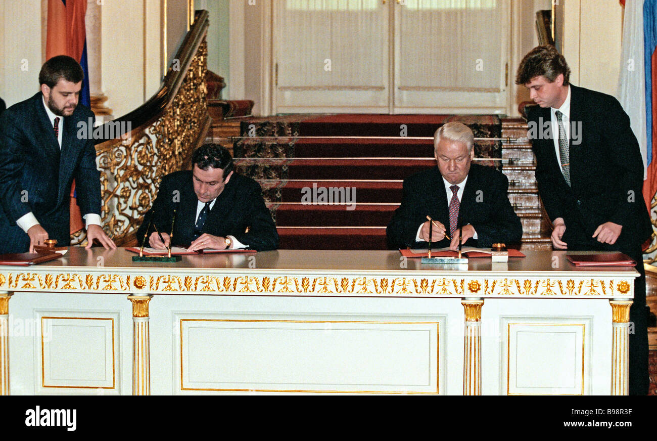 Armenian President Levon Ter Petrosyan and Russian President Boris