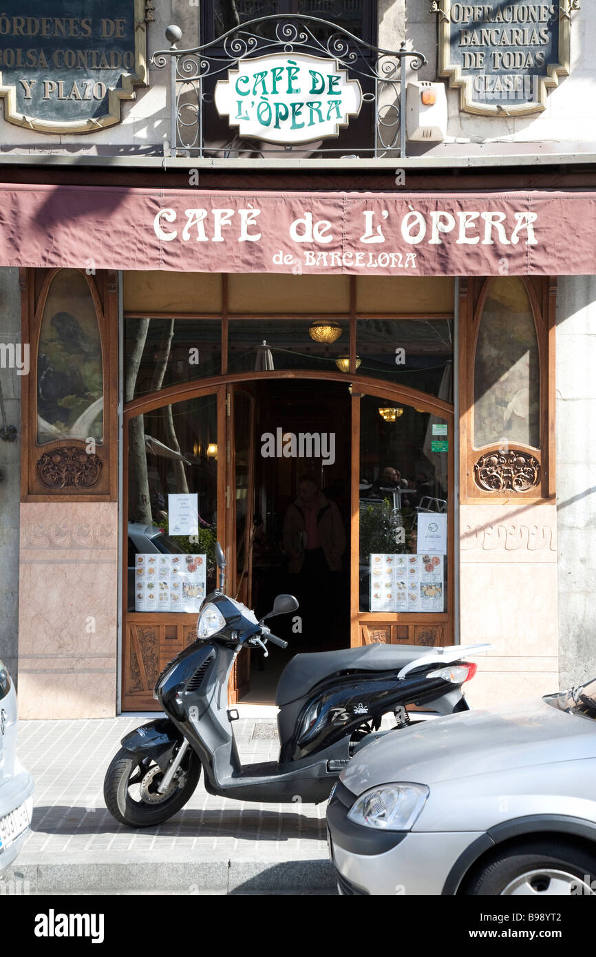 Cafe de L'Opera on La Rambla in Barcelona Stock Photo - Alamy
