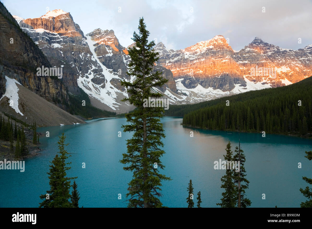 Moraine Lake at sunrise, Banff National Park, Alberta, Canada Stock Photo