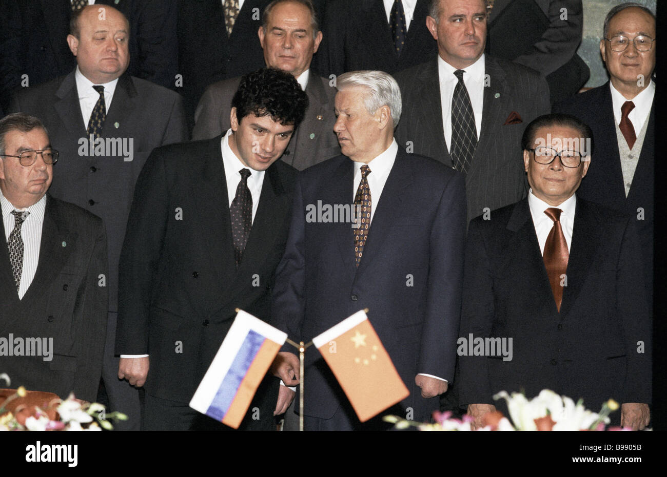 Премьер россии 1991. Немцов и Ельцин. Ельцин Немцов 1997.