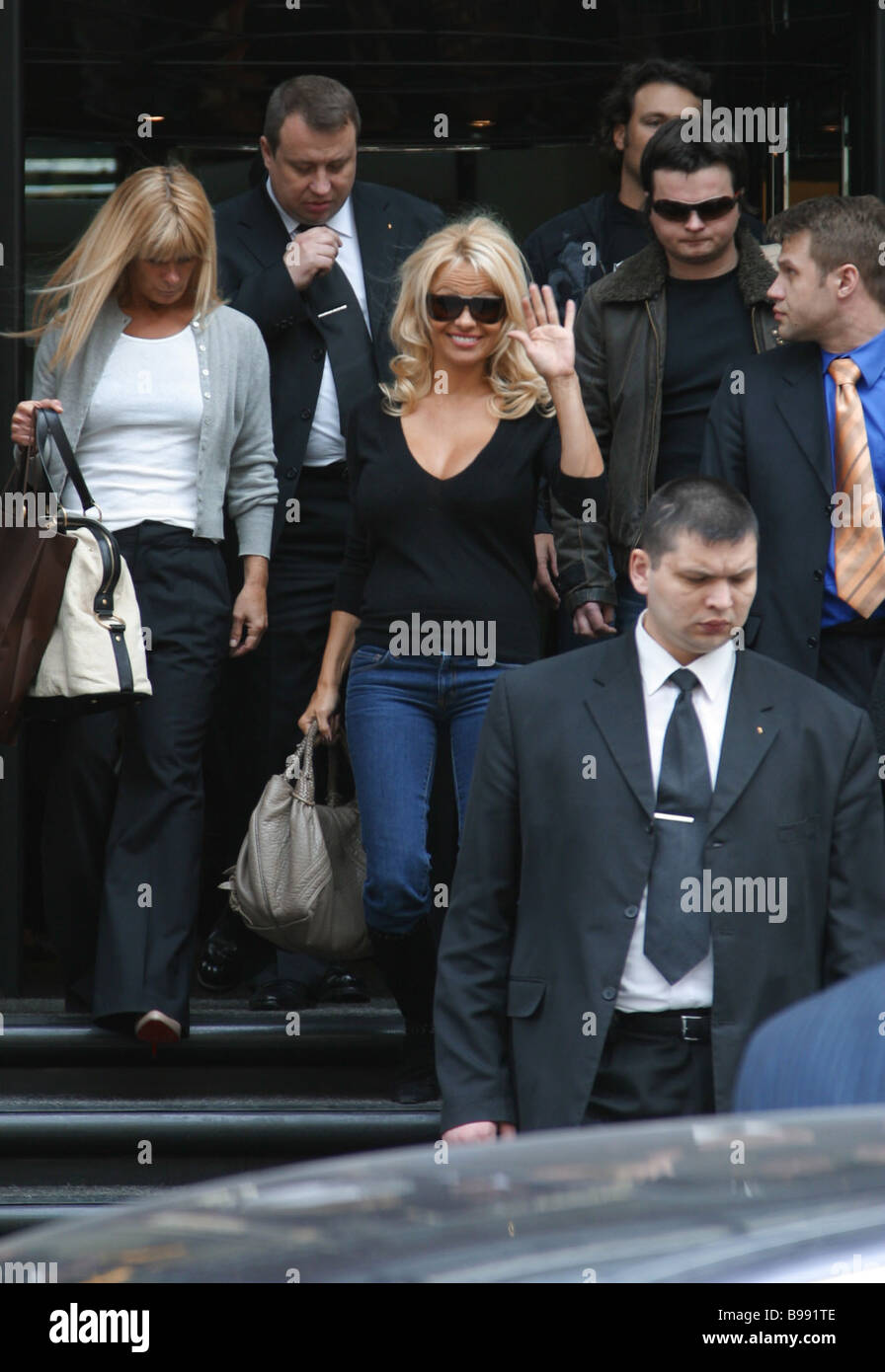 Pamela Anderson leaves hotel Ararat Park Hyatt Stock Photo - Alamy