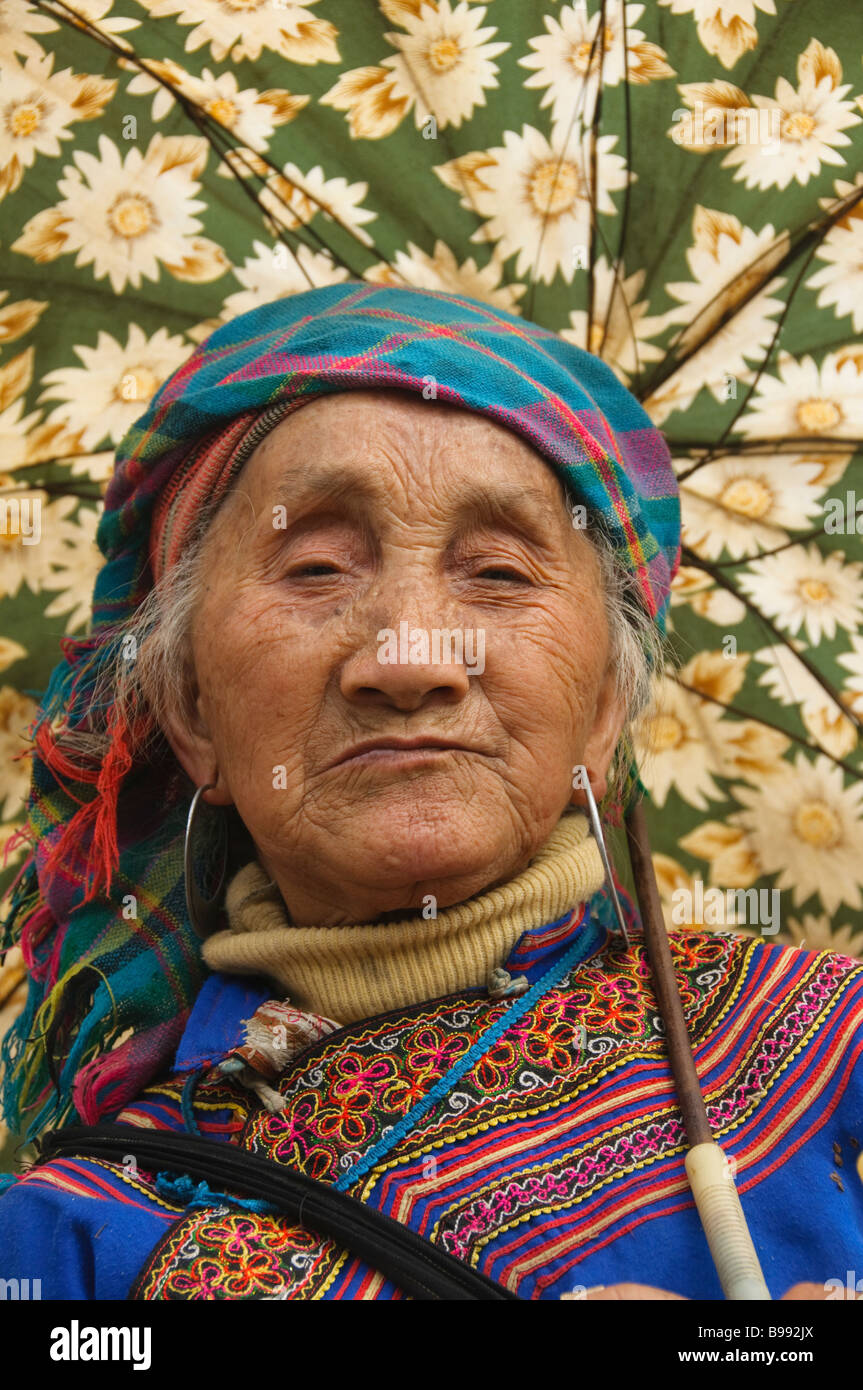 Old flower hmong woman bac ha vietnam hi-res stock photography and ...