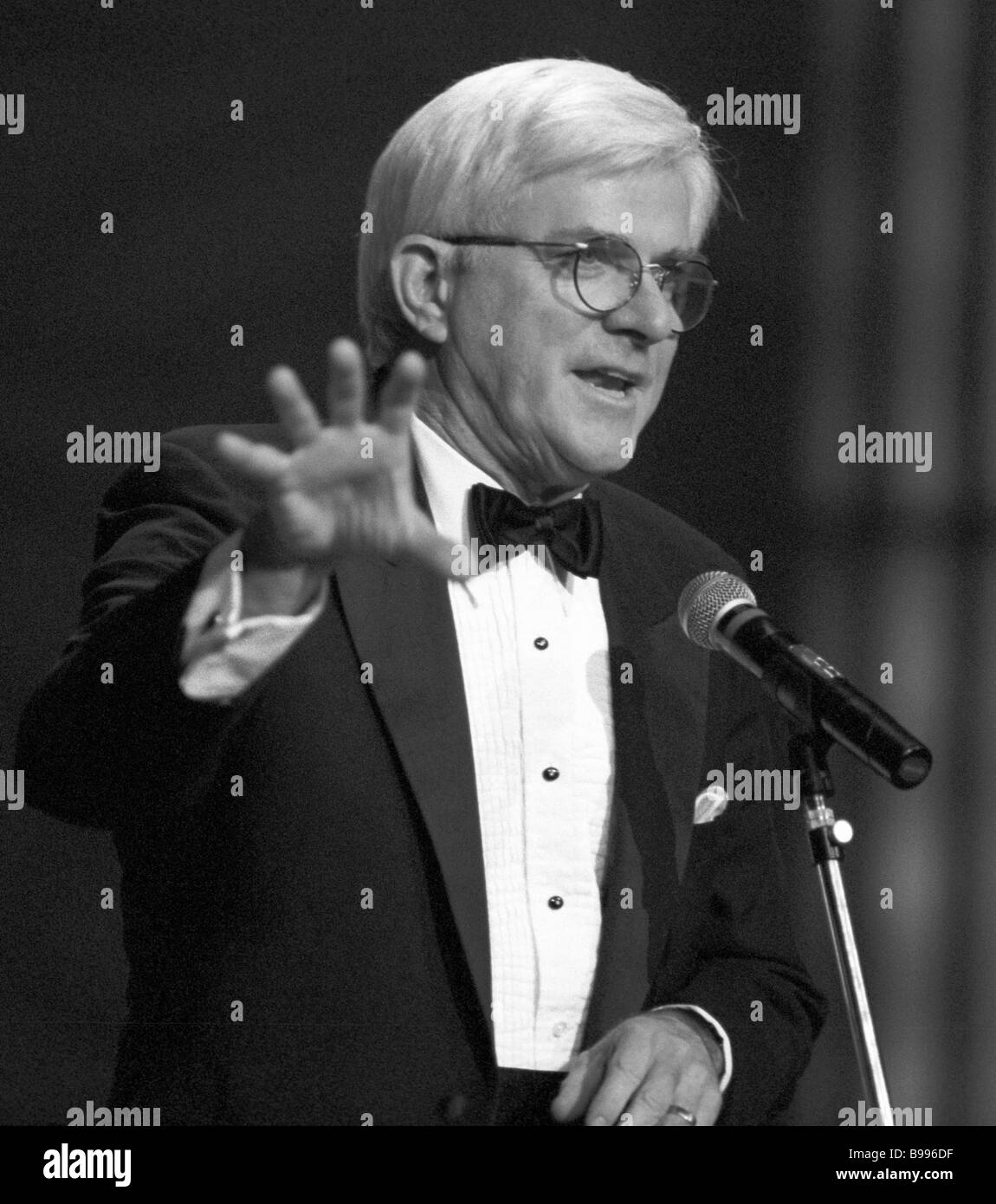 Celebrated American TV host Phil Donahue being awarded the first TEFI ...