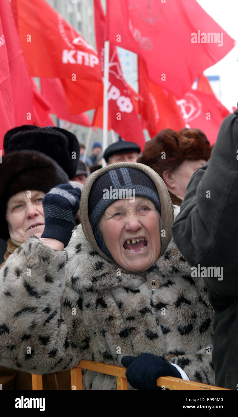 Moscow The Communist Party of Russia gathered three thousand in a ...