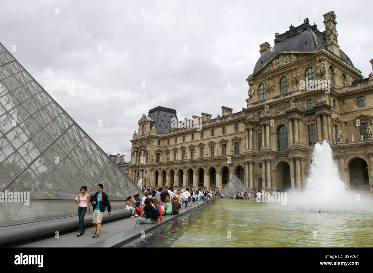 The Louvre Art Gallery, Paris, France Stock Photo Alamy