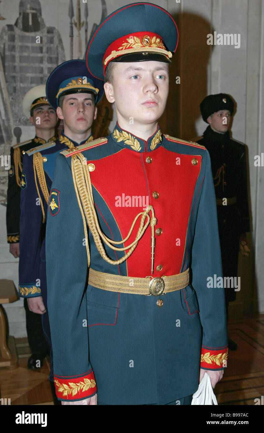 A new Russian military uniform show at the General Staff of the Defense  Ministry landed forces full dress Stock Photo - Alamy
