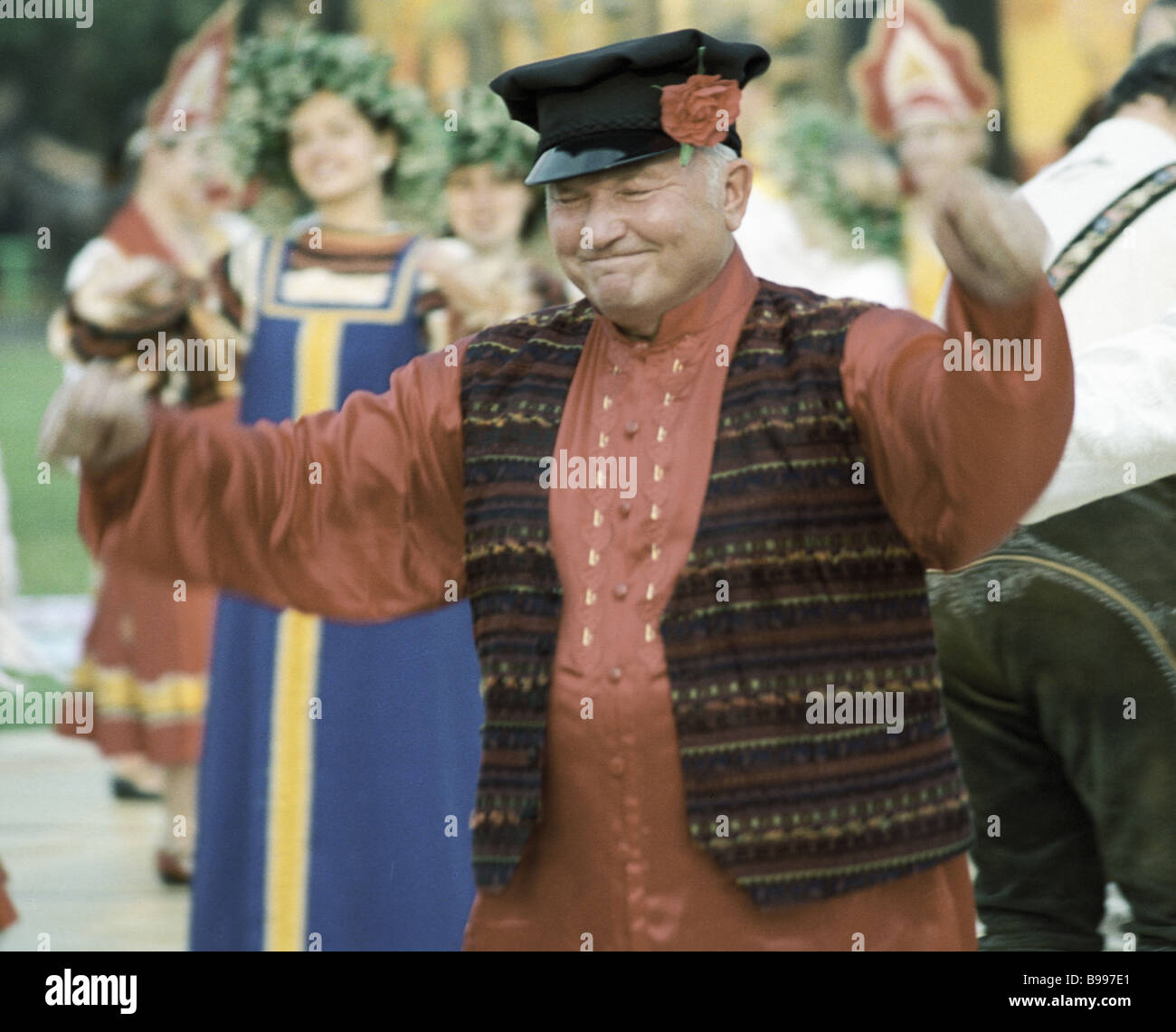 Лужков на коне