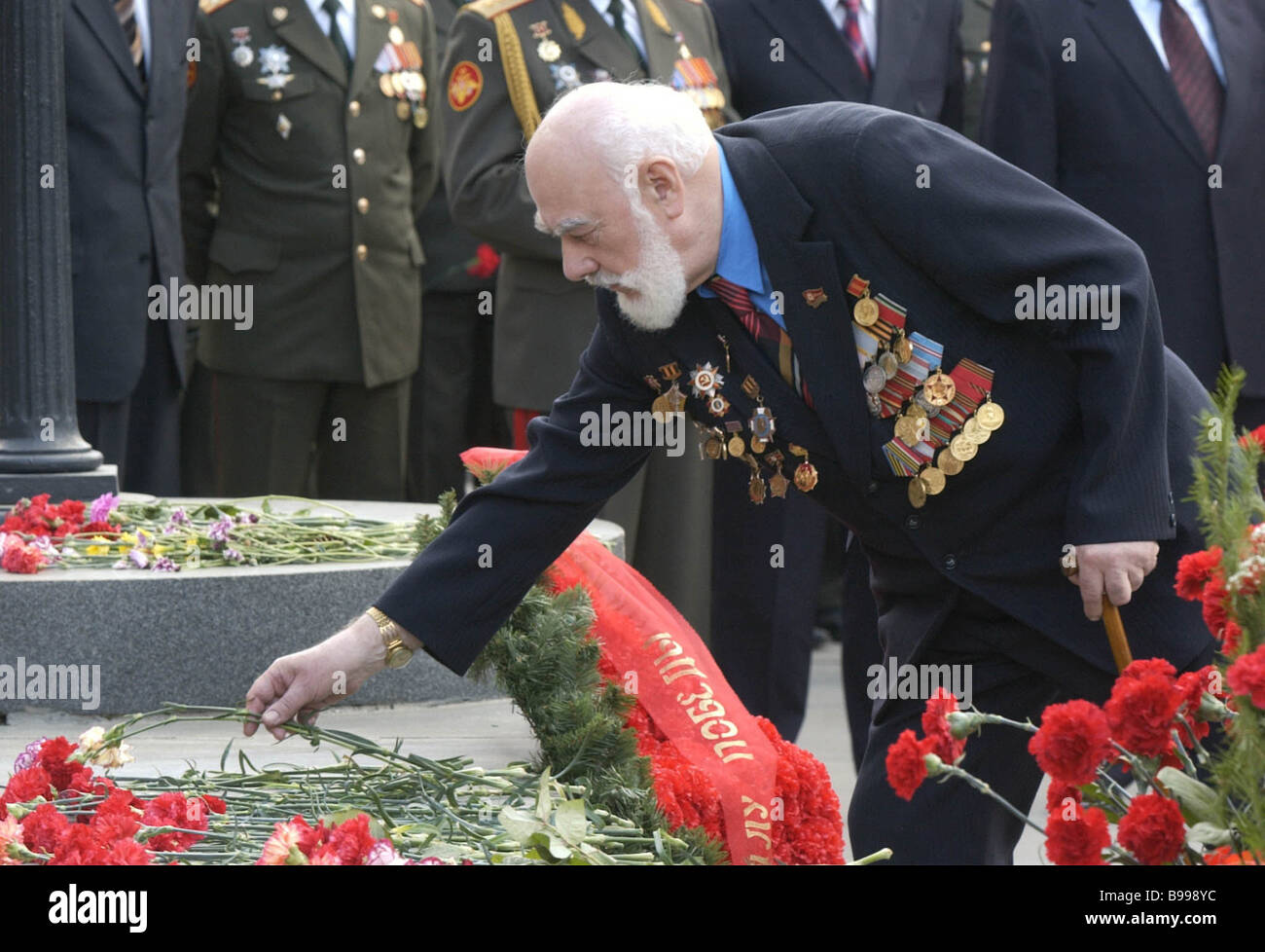 A World War II veteran lays flowers to the Marshal Georgy Zhukov ...