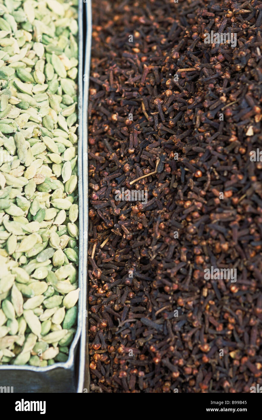 Cardamom and cloves Stock Photo Alamy