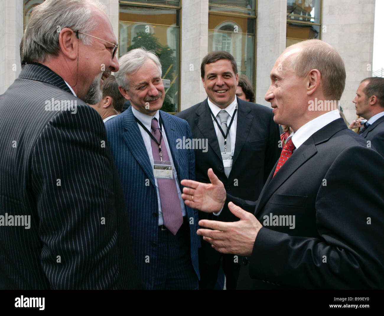 Editors in chief Pavel Gusev of the Moskovsky Komsomolets daily and ...