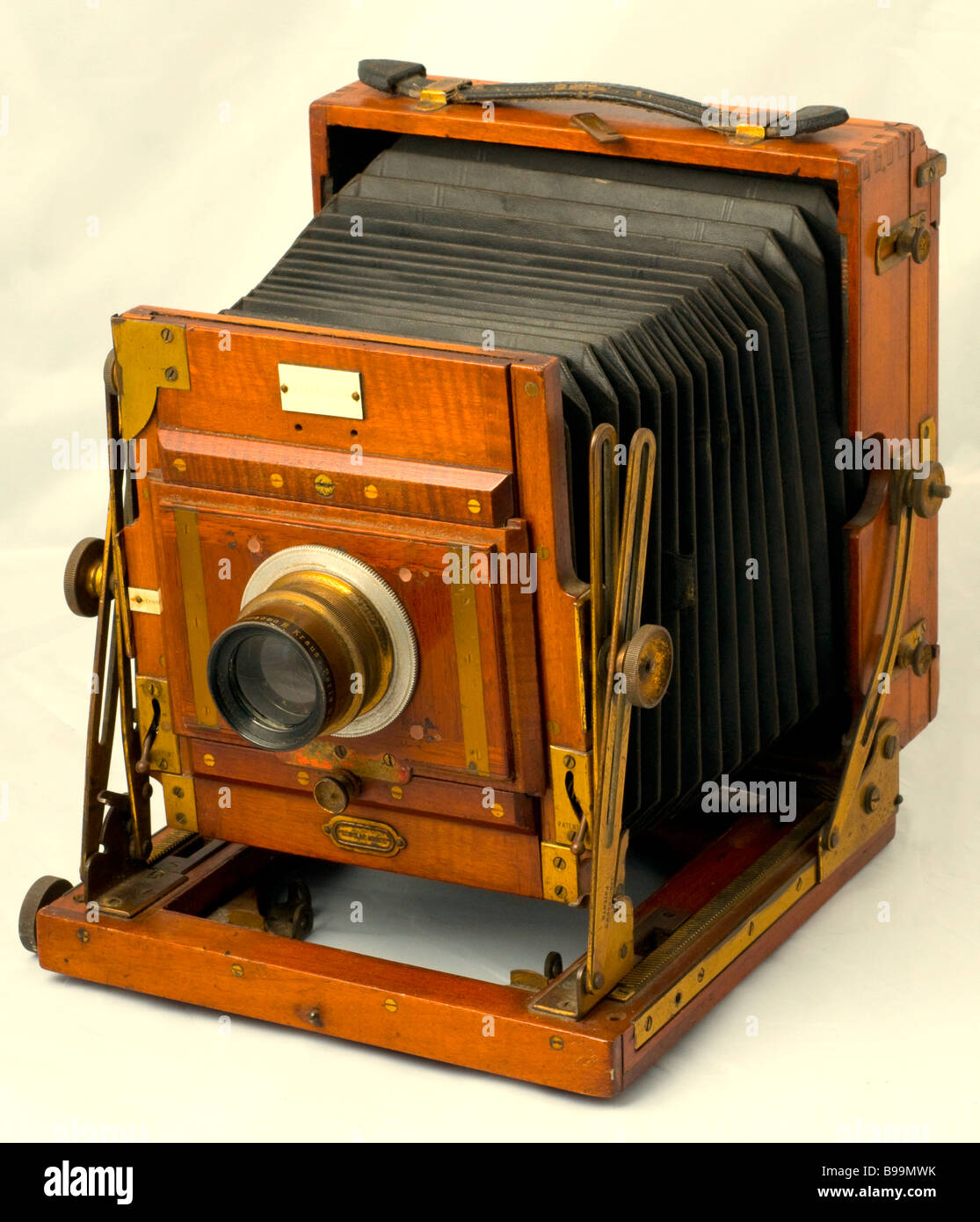 A Sanderson half plate field camera from around 1901 Stock Photo