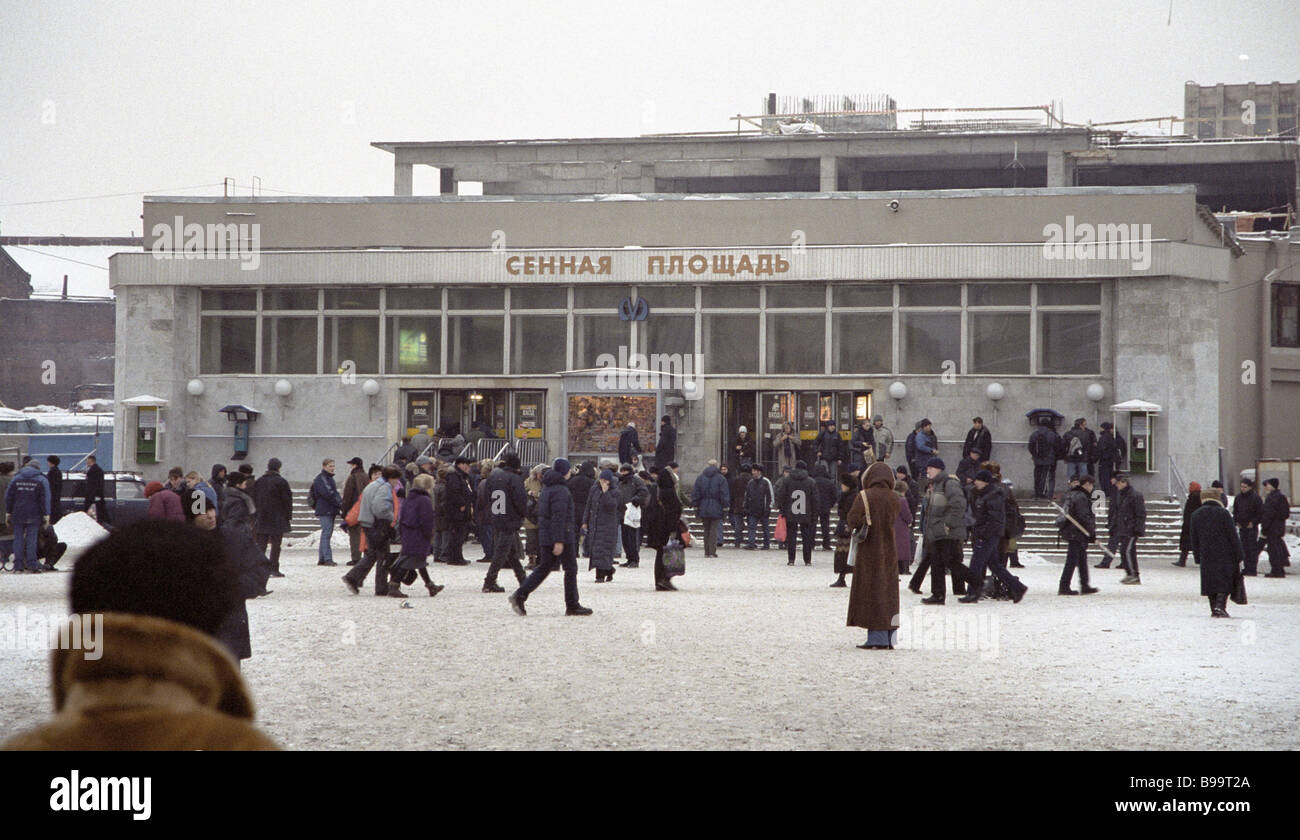 Садовая и сенная площадь. Сенная горьковская. Закрытие метро. Станция сенная площадь санкт-петербург. Сенная горьковская.