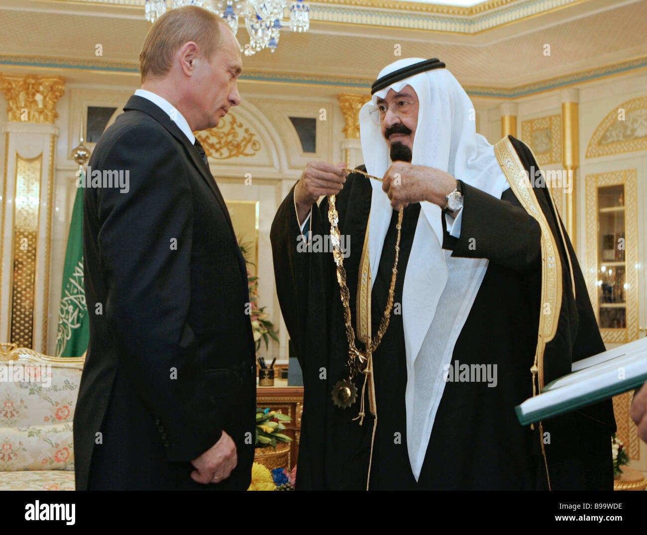 King Abdullah of Saudi Arabia decorating Russian President Vladimir Putin with the Order of King