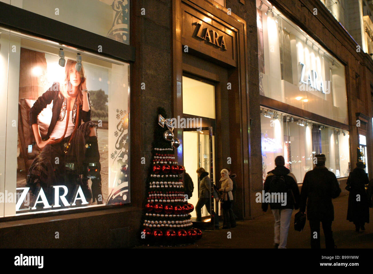Windows Zara  Boutique In Tverskaya Stock Photos Windows 