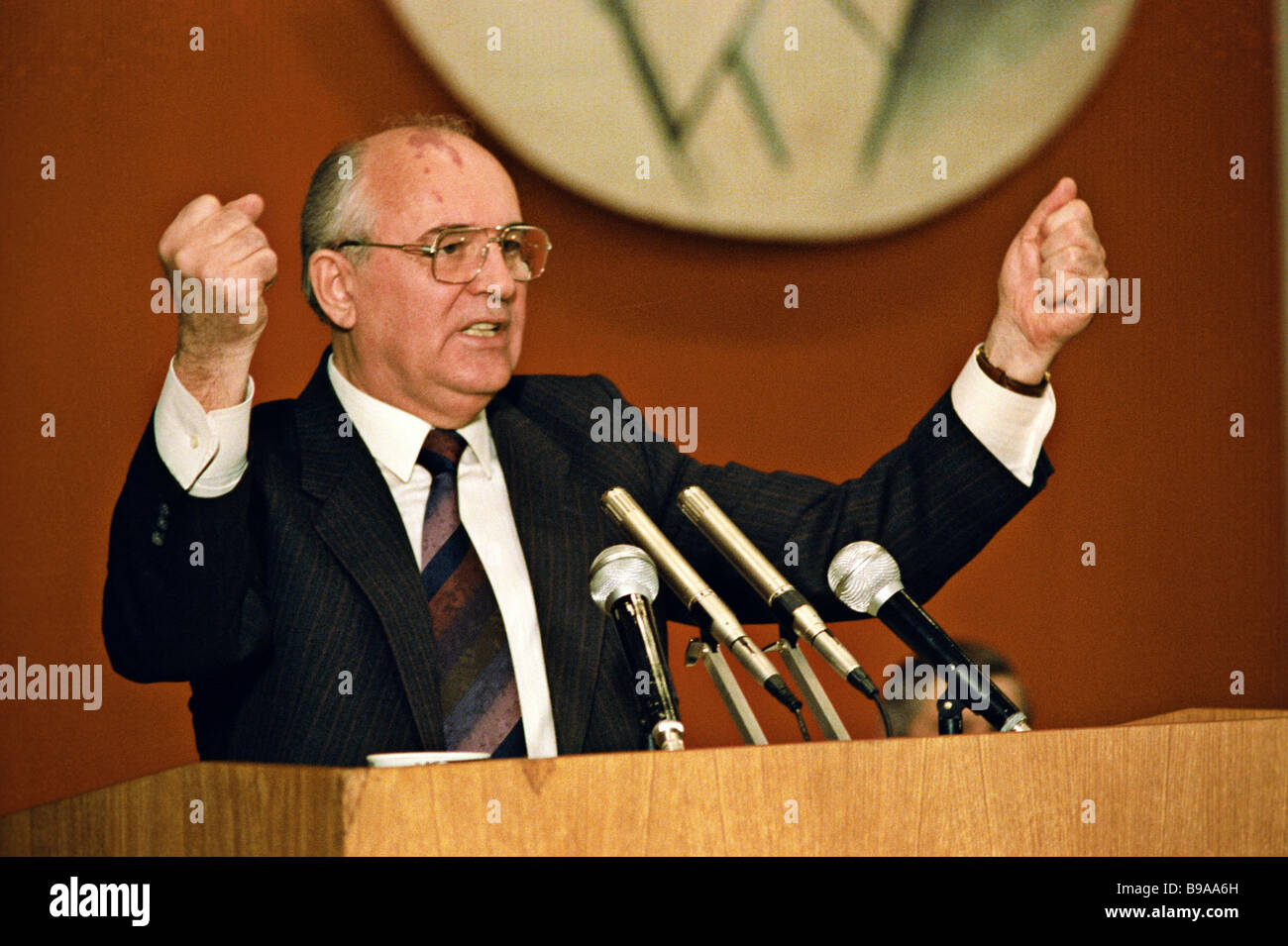 Горбачев 1985. Генеральные секретари кпсс. Горбачев в оон. Приход к власти м. Пресс секретарь горбачева.