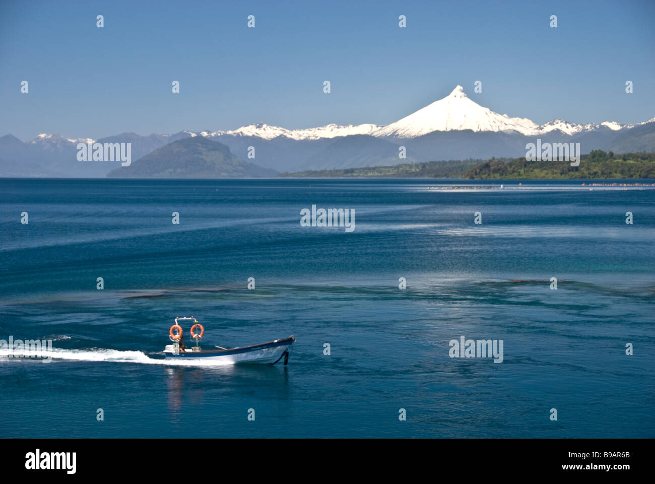 Elk198 3280 Chile Lago Rupanco with Volcan Puntiagudo Stock Photo - Alamy