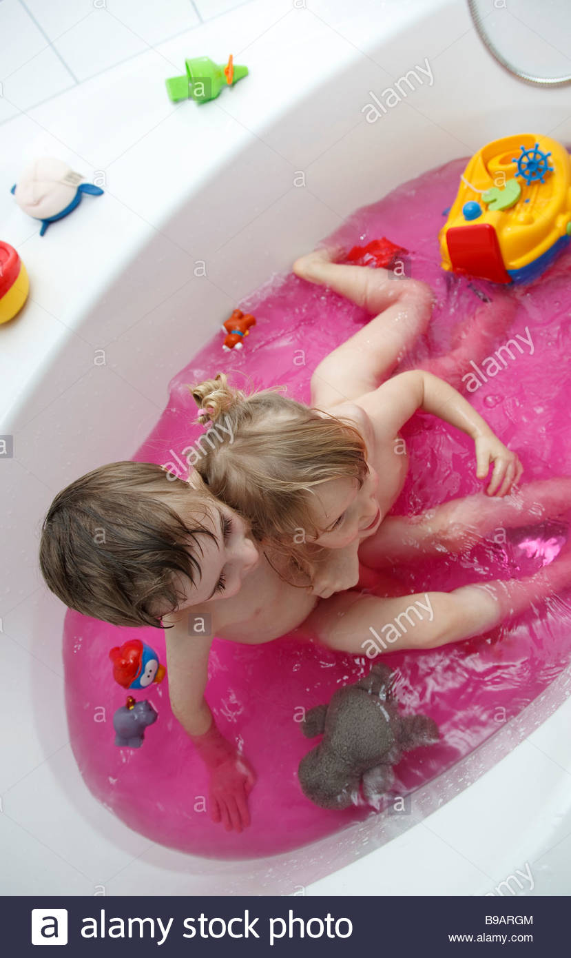 pink bathtub for baby