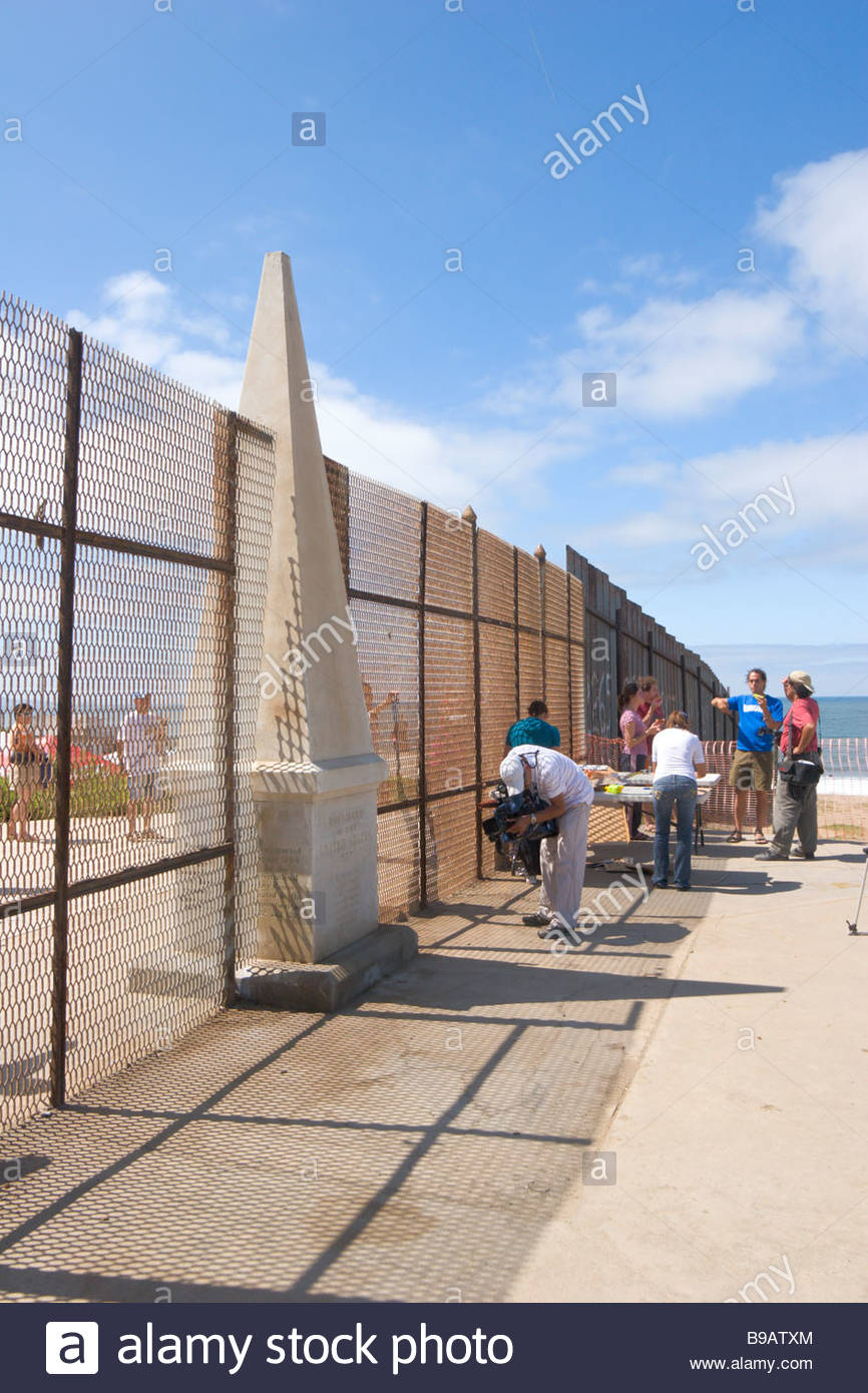 international-boundary-marker-border-field-state-park-california-B9ATXM.jpg