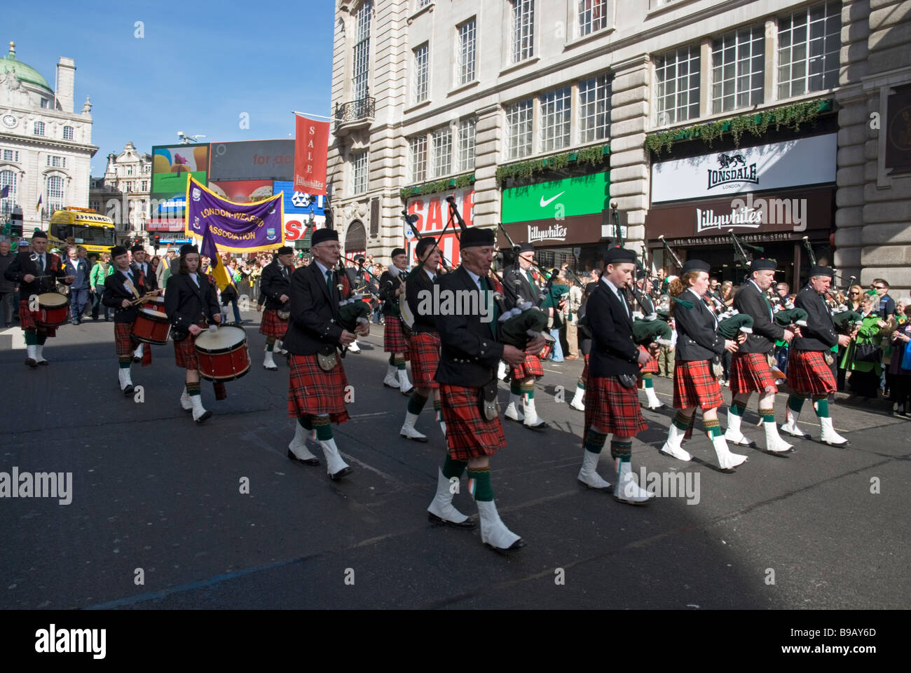 Sunny day marching hires stock photography and images Alamy