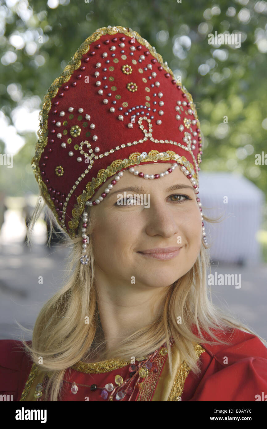 Russian traditional woman hi-res stock photography and images - Alamy