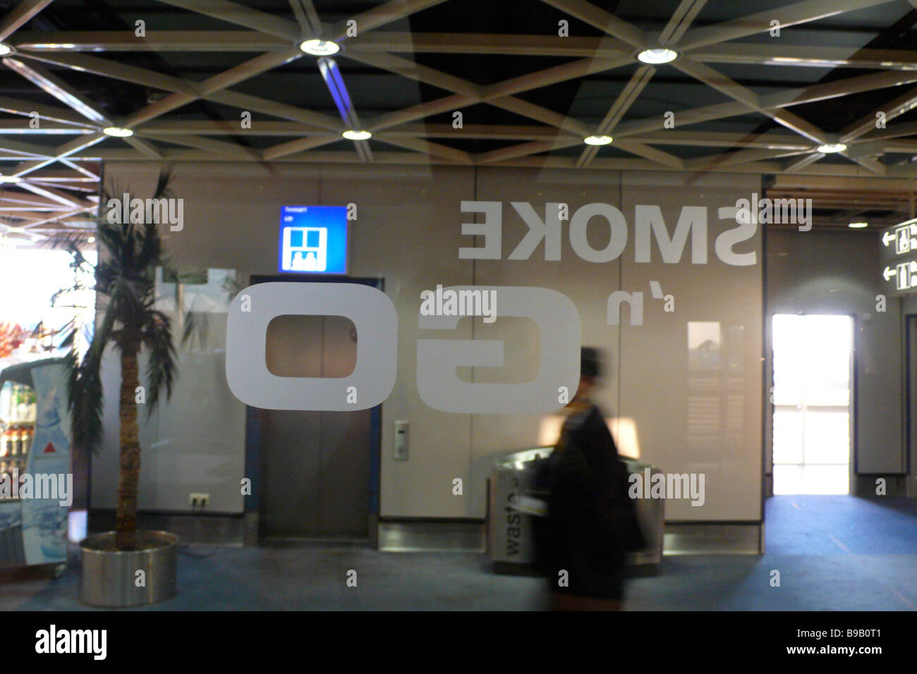 Smoking room in airport hires stock photography and images Alamy