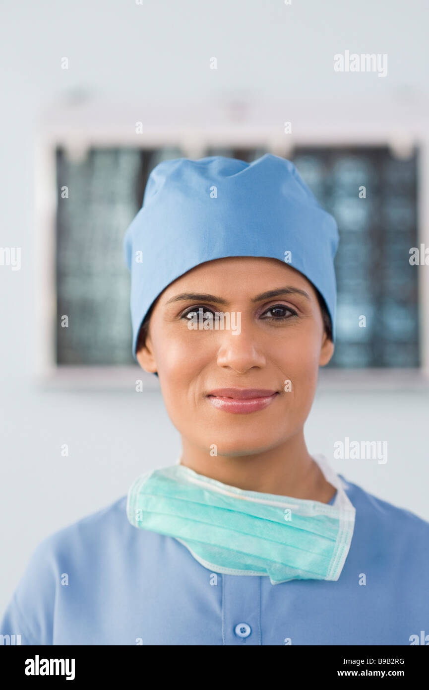 Portrait of a female surgeon smiling Stock Photo - Alamy