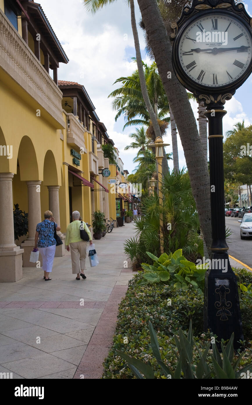 Shoppers in Olde Naples 5th Avenue shopping restaurant area of Naples Florida Stock Photo