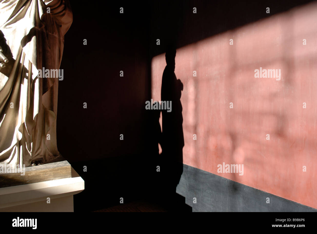 SHADOW OF A STATUE Stock Photo Alamy