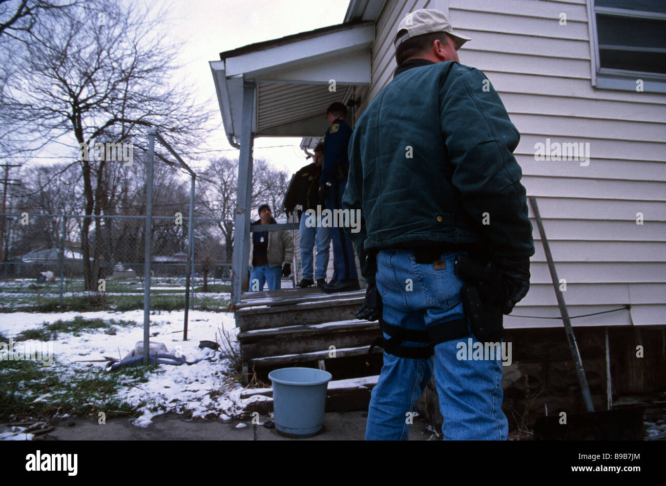 Officers from Wayne County sheriffs and Detroit Police Department execute a warrant in Detroit Michigan USA Stock Photo