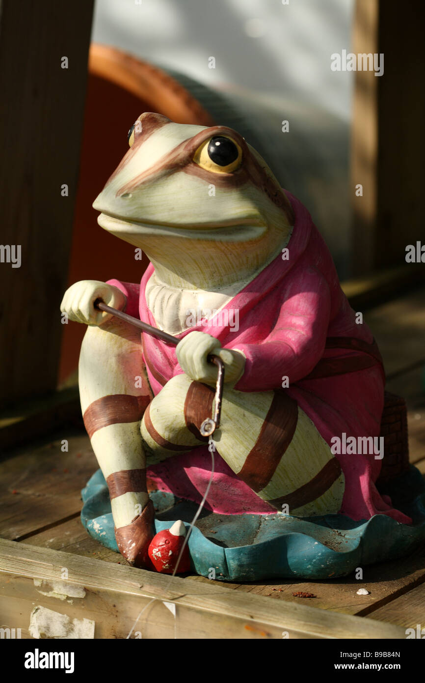 Wind in the willows toad hi-res stock photography and images - Alamy