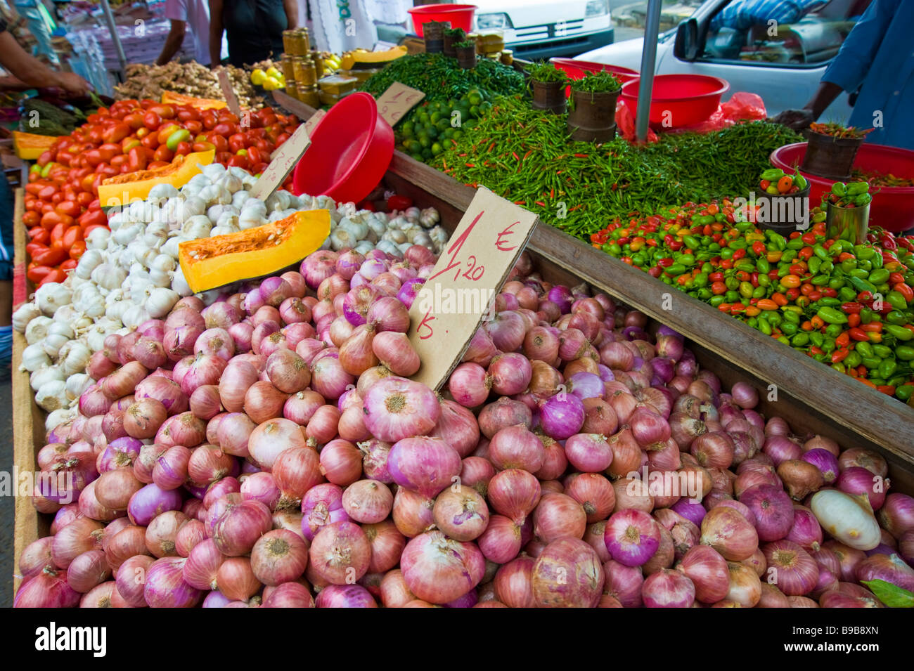 Tropical fruit and vegetables,  market at Saint Denis, La Réunion, France | Tropische Früchte und Gemüse auf einem Markt Stock Photo