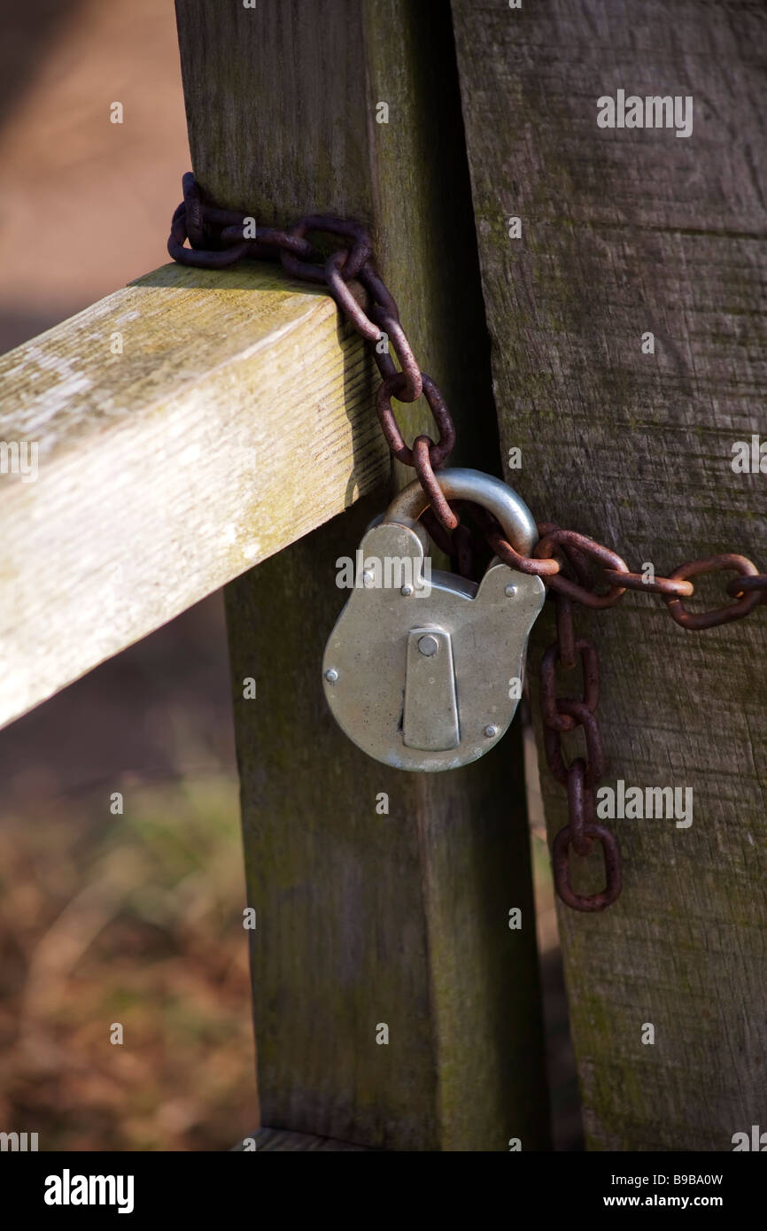 lock on gate Stock Photo - Alamy