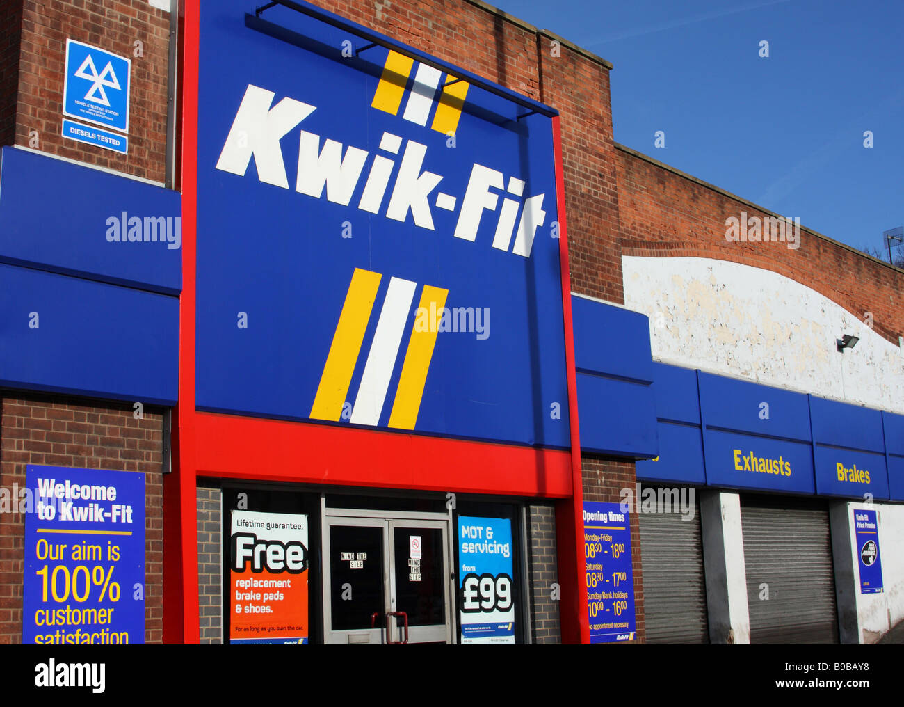 Kwik fit hires stock photography and images Alamy
