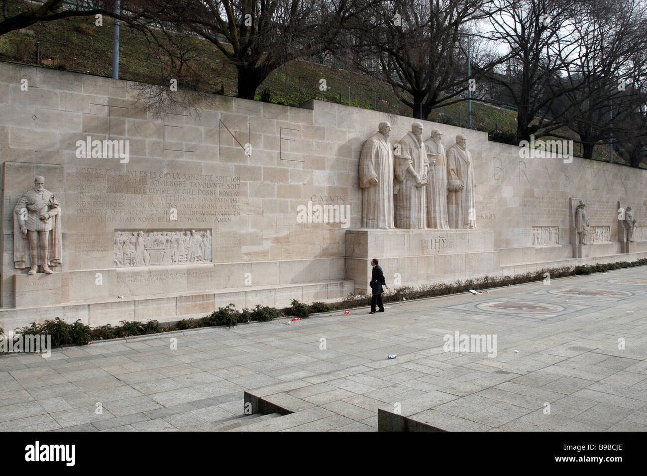 the reformers wall it depicts the main protagonists and events of the reformation parc des bastions geneva switzerland Stock Photo