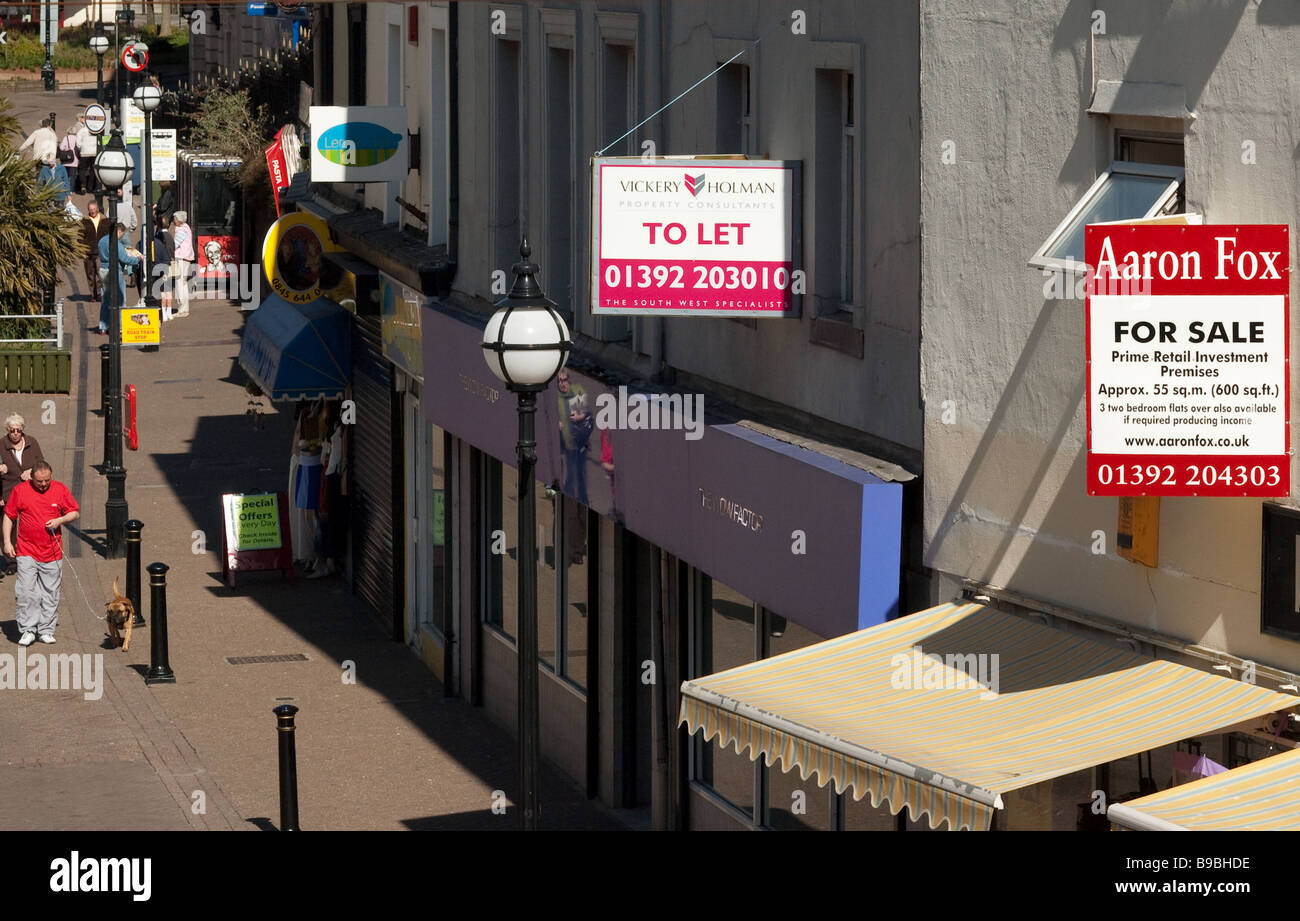 For Sale and To Let signs above shops in Torquay, Devon Stock Photo