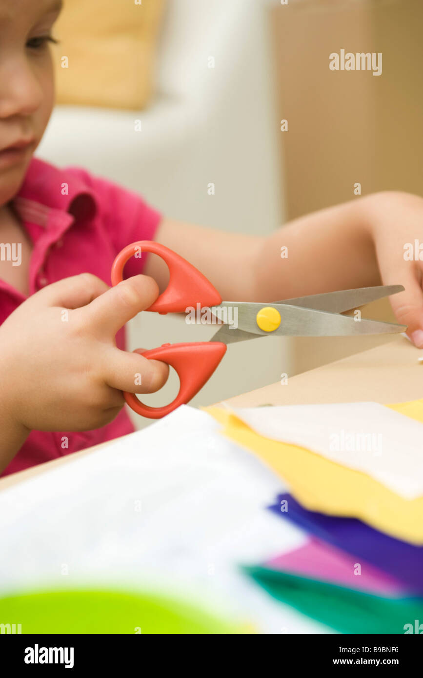 Little girl using scissors to cut paper, cropped view Stock Photo Alamy