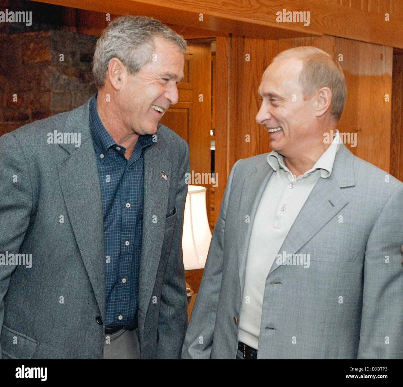 Russian President Vladimir Putin met with US President George W Bush at his  mountain retreat in Camp David Maryland while Stock Photo - Alamy