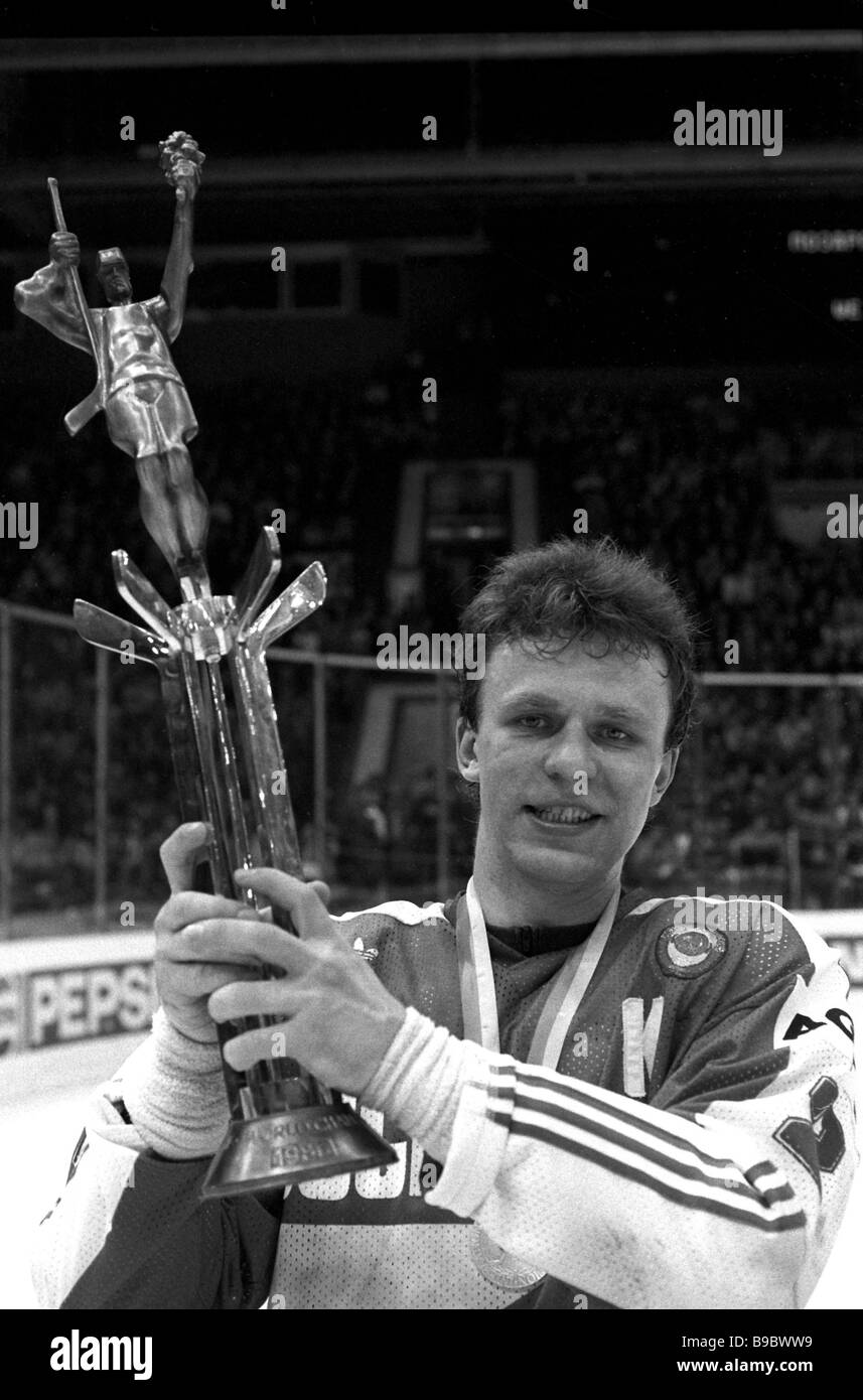 Vyacheslav Fetisov captain of the USSR ice hockey team after the Ice Hockey World Championship the Lenin Sport Palace Stock Photo