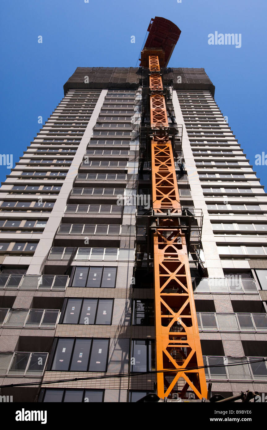 Crane building skyscraper hires stock photography and images Alamy