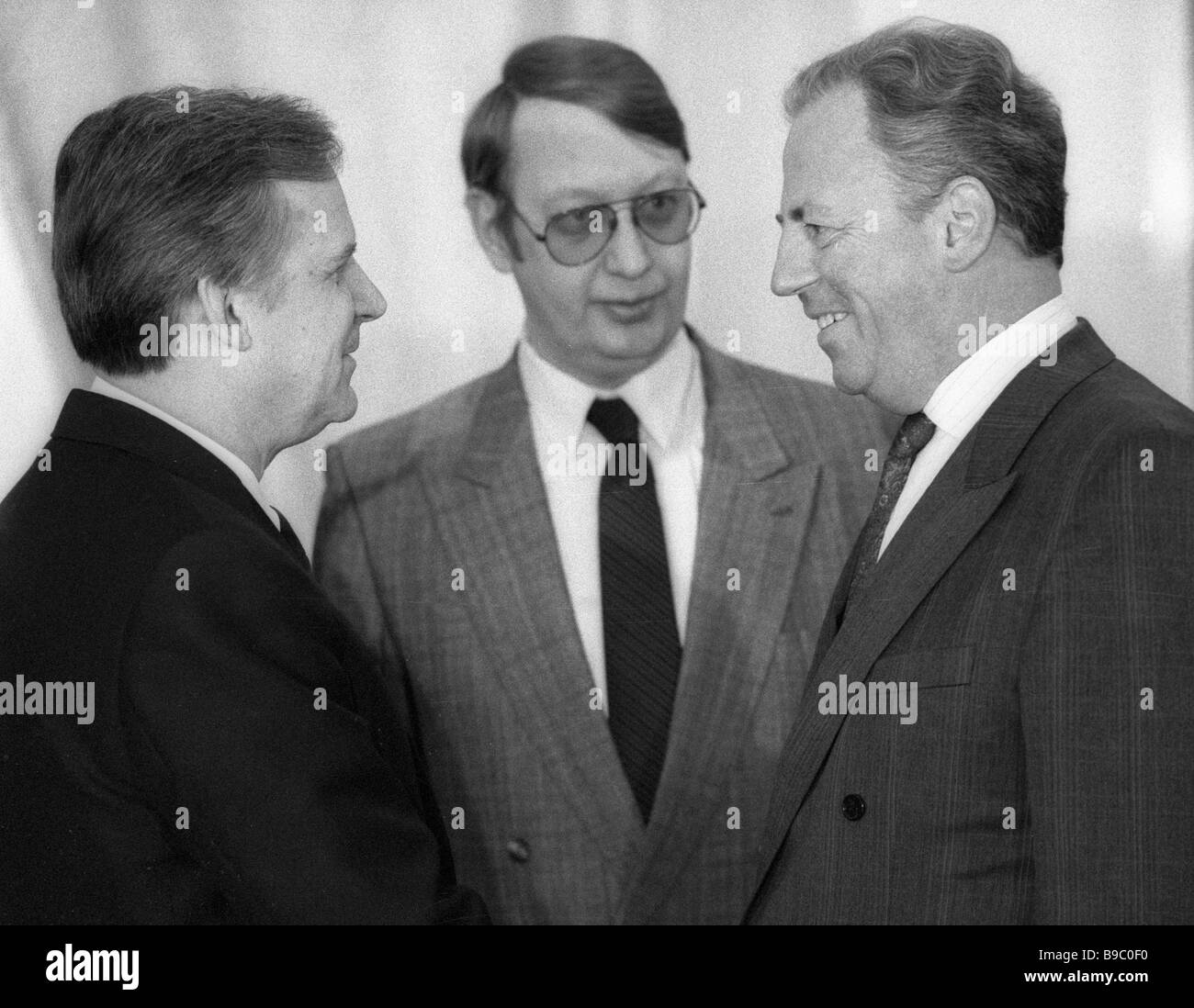 Prime Ministers Nikolai Ryzhkov of the USSR left and Jacques Santer of ...