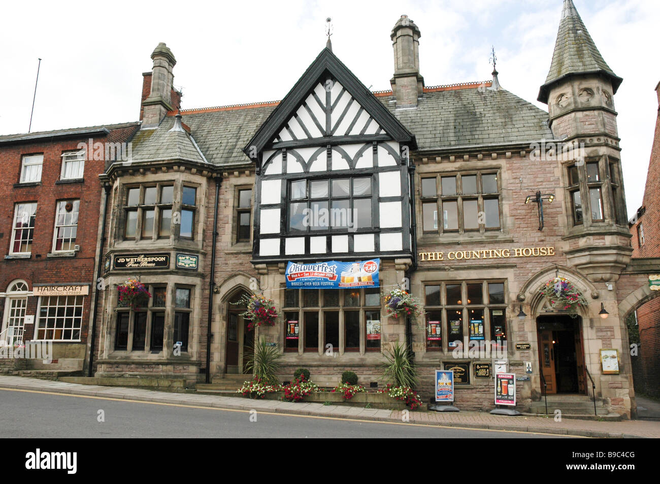 The Counting House, a J D Weatherspoon pub in Congleton, Cheshire, England. It was formerly a branch of the Nat West Bank. Stock Photo