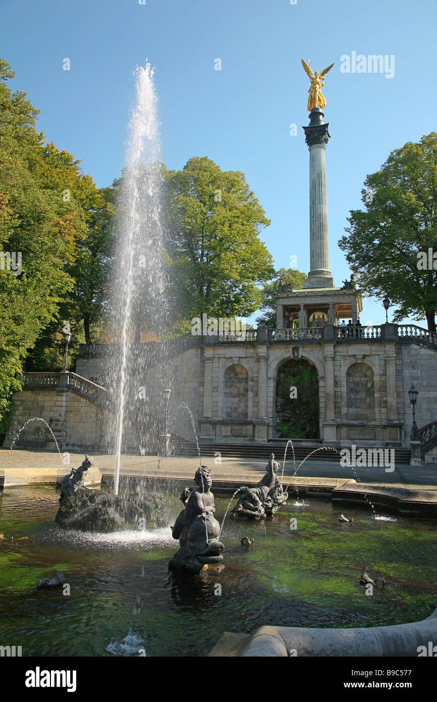 fountain in the park Stock Photo - Alamy
