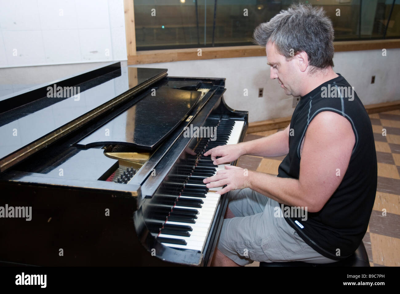Man plays studio grand piano hi-res stock photography and images - Alamy