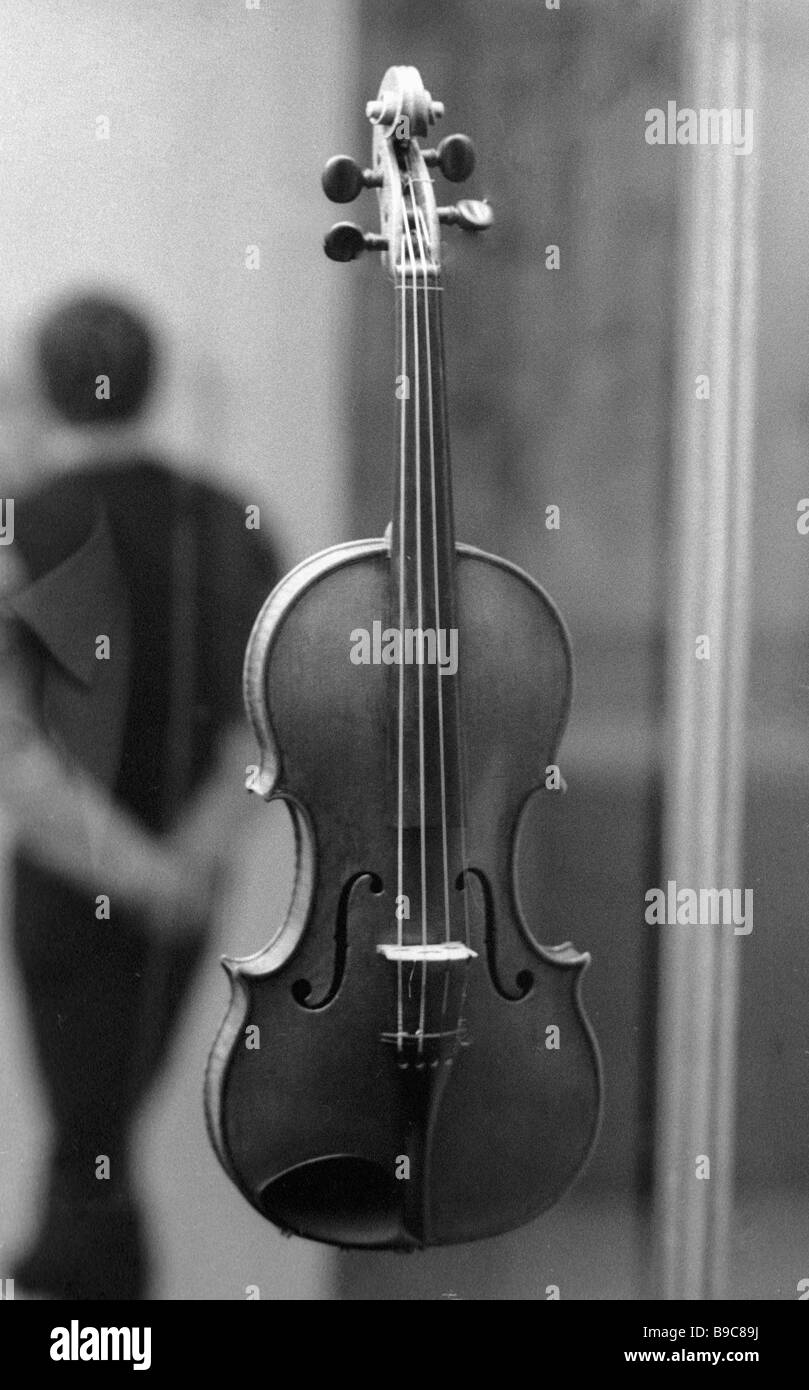 A violin made by the Italian violin maker Antonio Stradivari Stock A violin made by the Italian violin maker Antonio Stradivari Stock