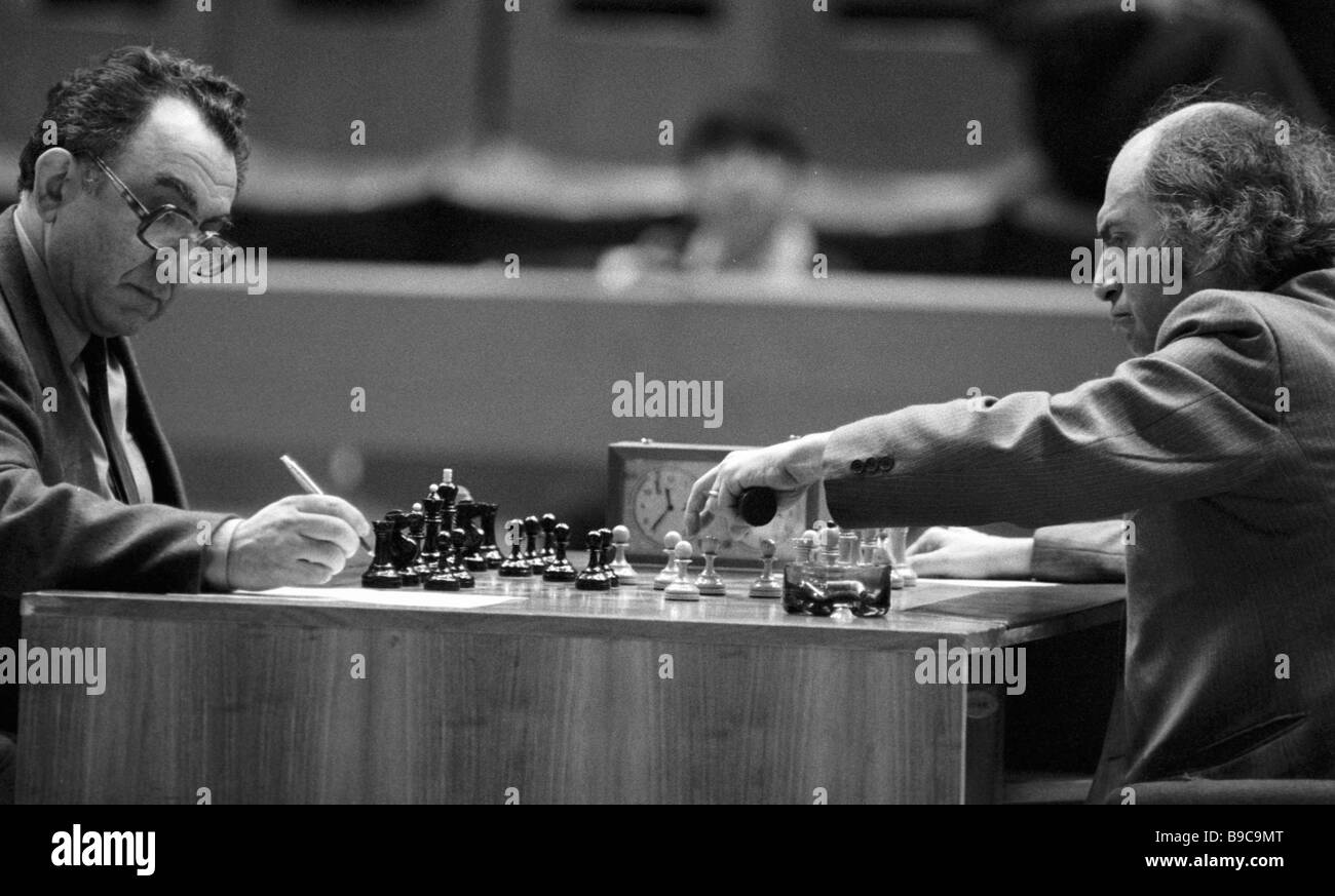 Tahl Ex world chess champions Tigran Petrosyan right and Mikhail Tahl left ...