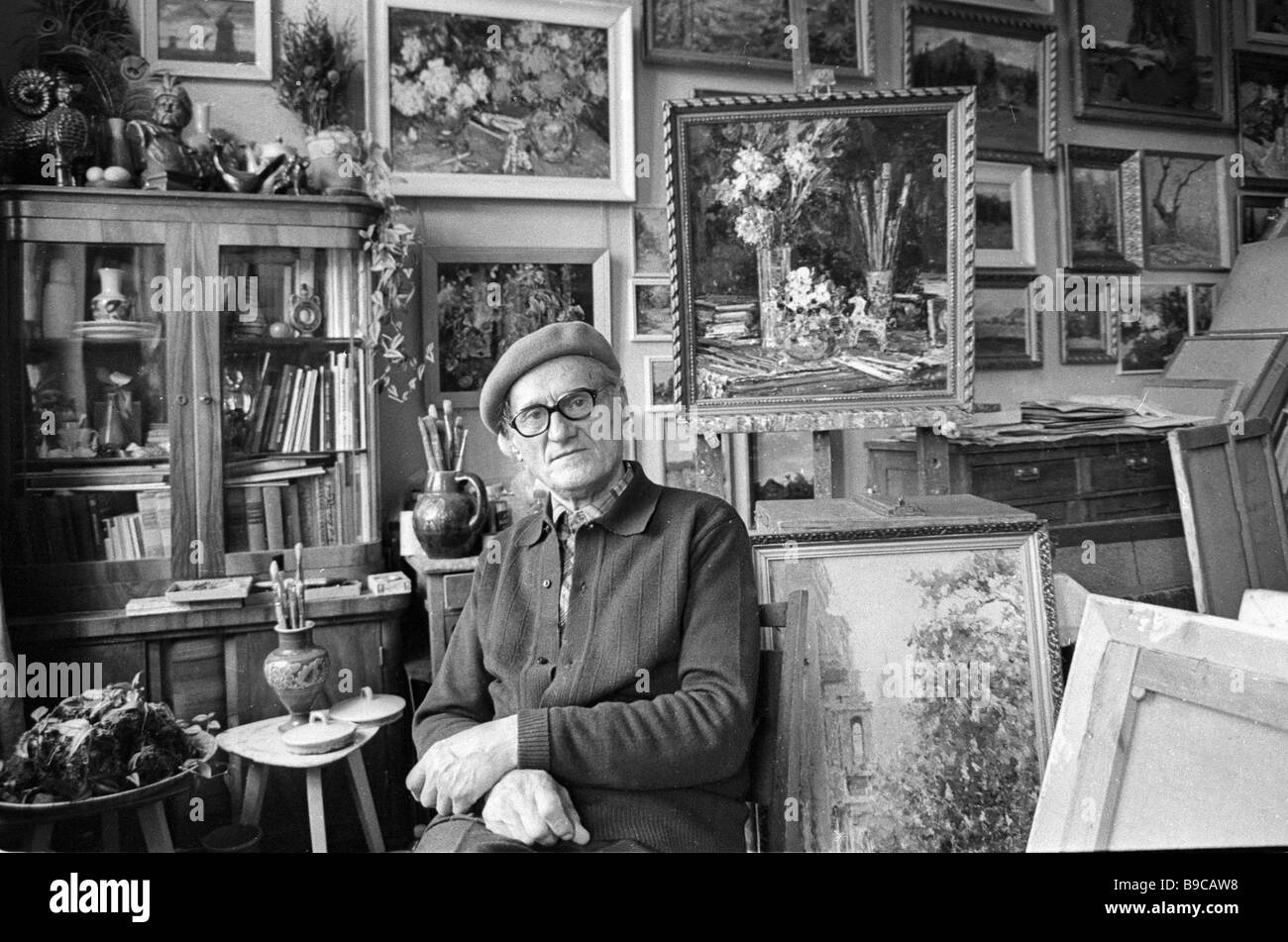 People s Artist of the USSR Sergei Shishko in his studio Stock Photo ...